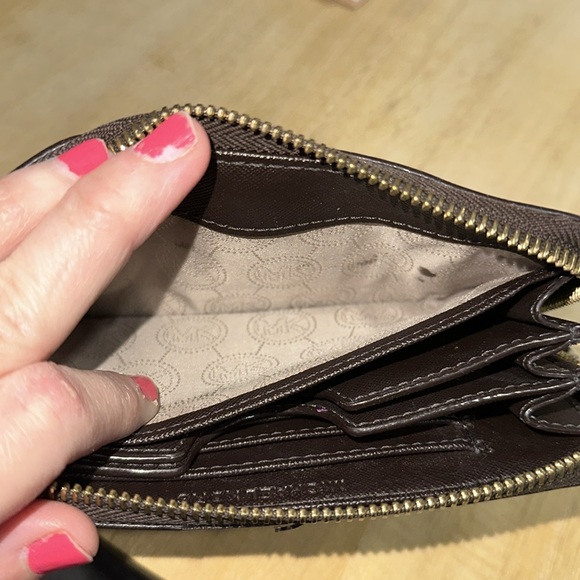 ⭐️SOLD⭐️ Michael Kors Brown and Gold Wallet with Removable Wrist Strap - Picture 13 of 13